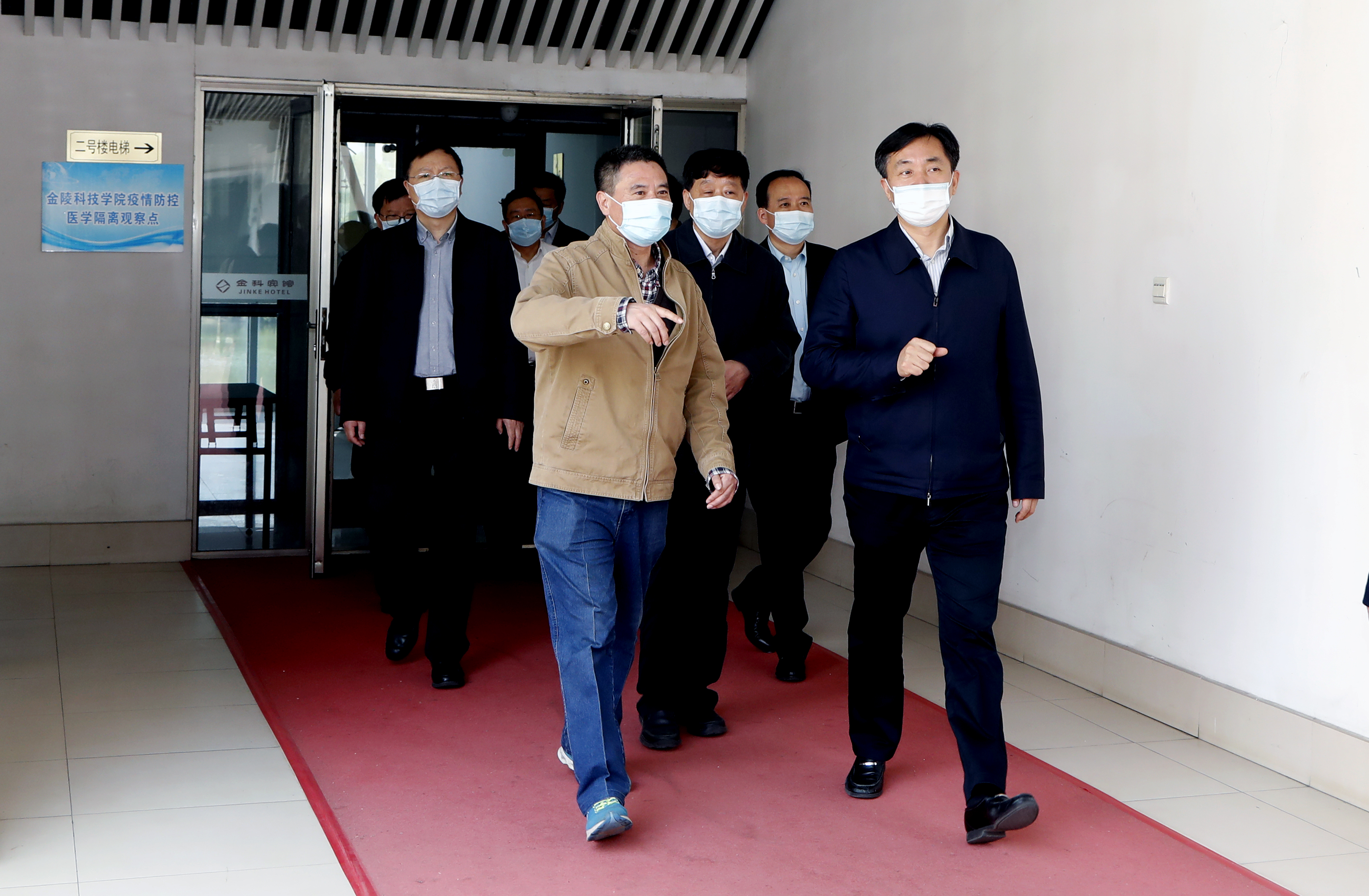 南京市副市长胡万进一行来校调研指导开学工作